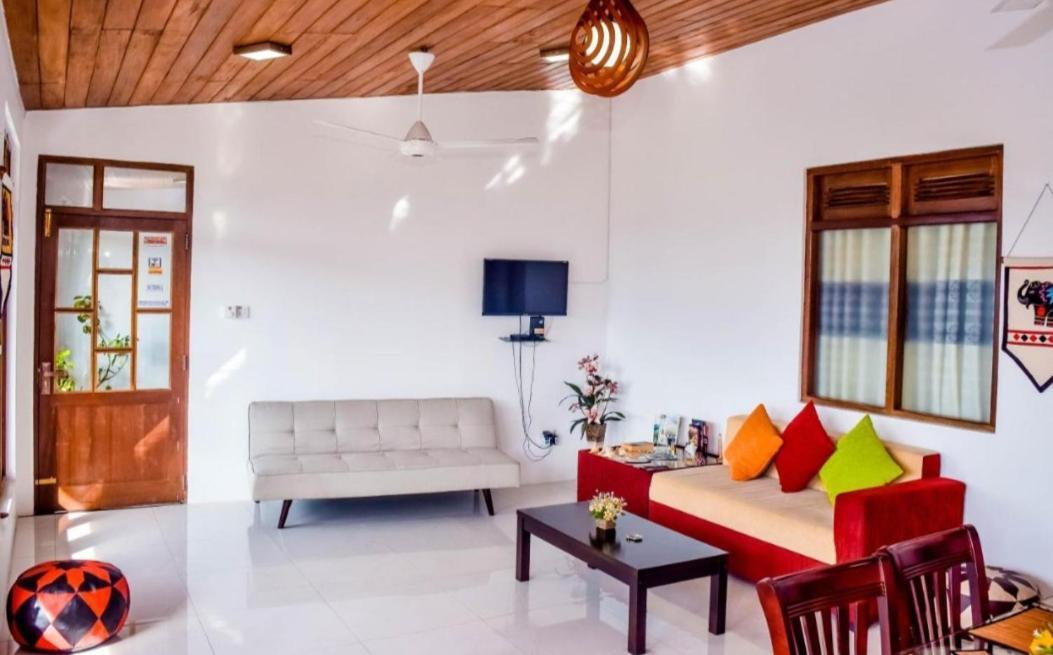 Saru Holiday Apartment - Up To 6 Guests Канді Екстер'єр фото